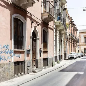 Appartamento Vecchio Bastione • Unico Ambiente • •, Catania